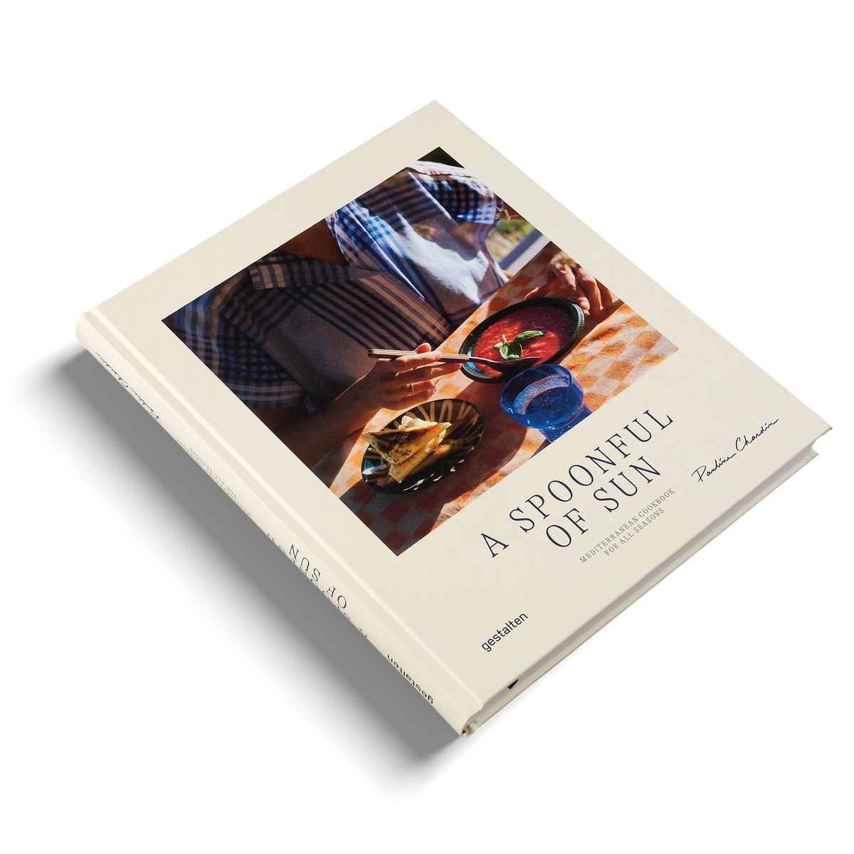 A Spoonful of Sun is a Mediterranean cookbook for all seasons created by Pauline Chardin and gestalten