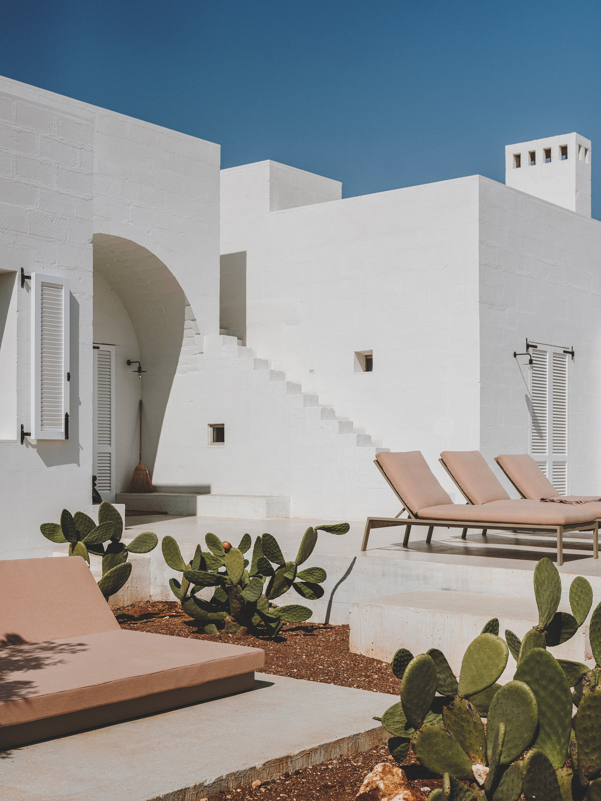 Villa Cardo in Italy is a house of the simplest form by Andrew Trotter in Living In by gestalten and Openhouse