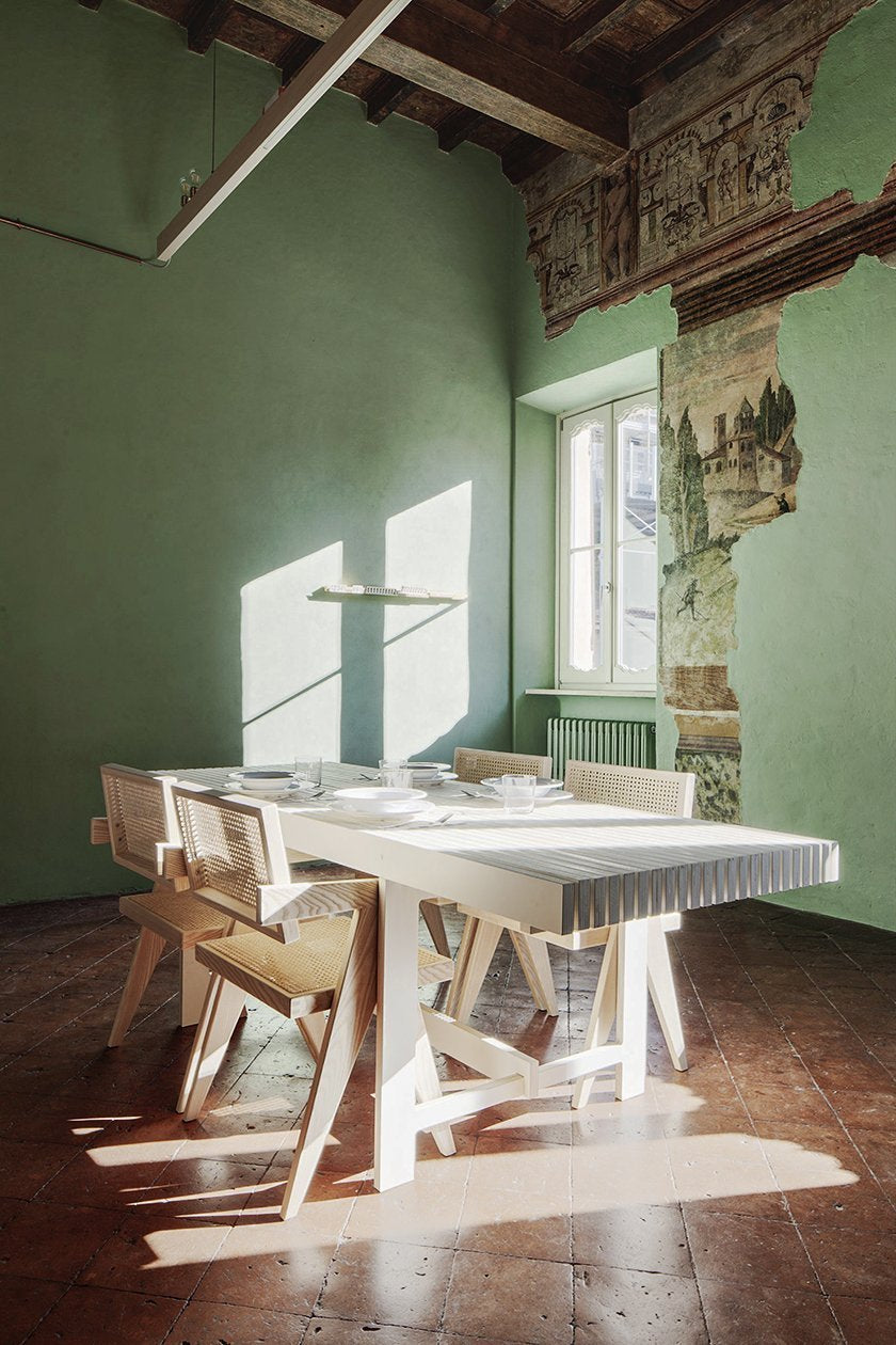 Dining room in Renaissance Italian home