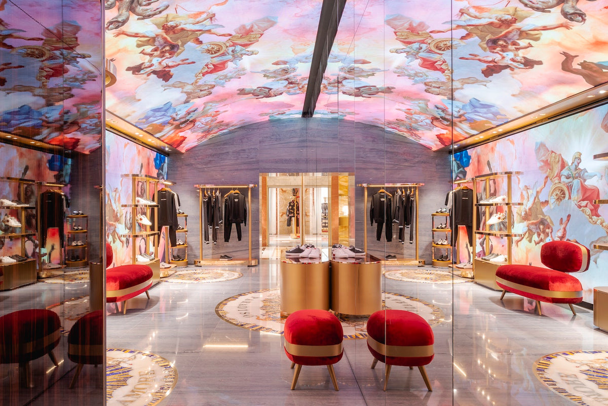 When it comes to the Italian fashion label Dolce&Gabbana, everybody knows that more is more! Paris-based architecture firm Carbondale has successfully translated this mantra into a dazzling store interior. The impressive size of the boutique is an optical illusion created using baroque techniques. Featured in Think Big - Shop Small, this Italian store is a great example of contemporary retail design.