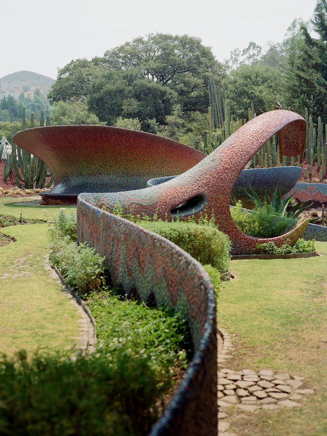 El Nido de Quetzalcóatl (or Quetzalcóatl’s Nest) connects to Senosiain’s vision of “Bio-Architecture,” which places the focus on using materials and techniques that provide the best results in terms of energy and resource consumption. It also aims to reduce the amount of pollution generated during construction, and even during the production of the construction materials. The ecological impact of every phase of development is considered.