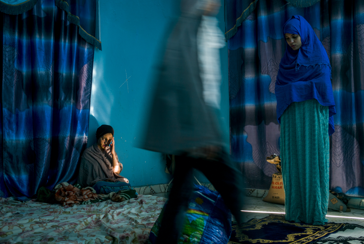 This photo by Alixandra Fazzina belongs to the series Yemen Contraflow. It's featured in Collage by gestalten and the Pictet Prize.