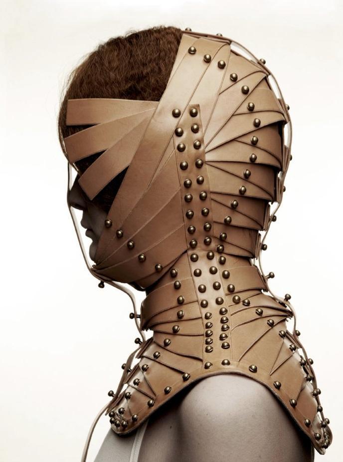 Otherworldly Fashion gestalten book