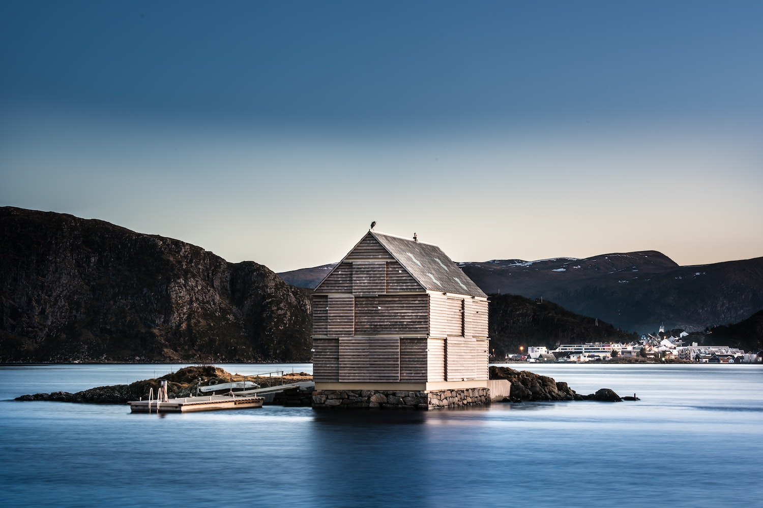 Although it might be difficult to believe, Weekend House Straume, situated on the rocky islet of Sildegarnsholmen, came from humble origins. In designing this home, Knut Hjeltnes Arkitekter had the peculiar challenge of recreating the spatial structure of an old warehouse. The islet has belonged to the family of the house’s current residents—Peter and Marianne—for many generations, hence their interest in making a permanent home there. This project is also featured in Sublime Hideaways.