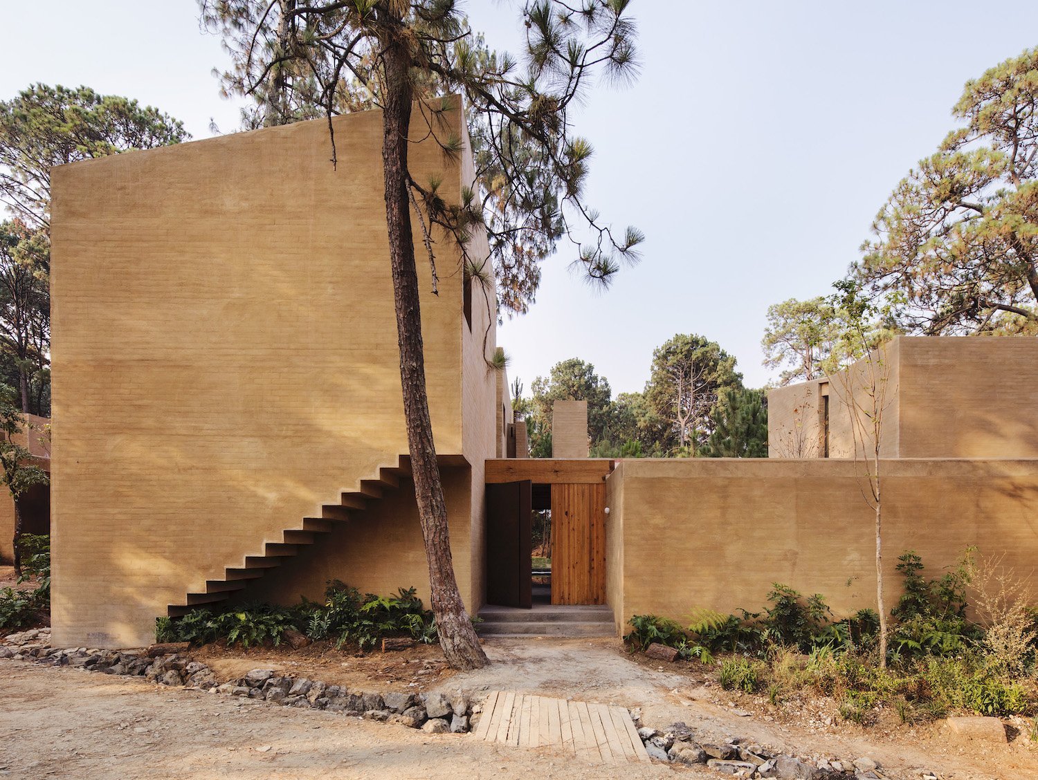 International architecture in Beyond the West