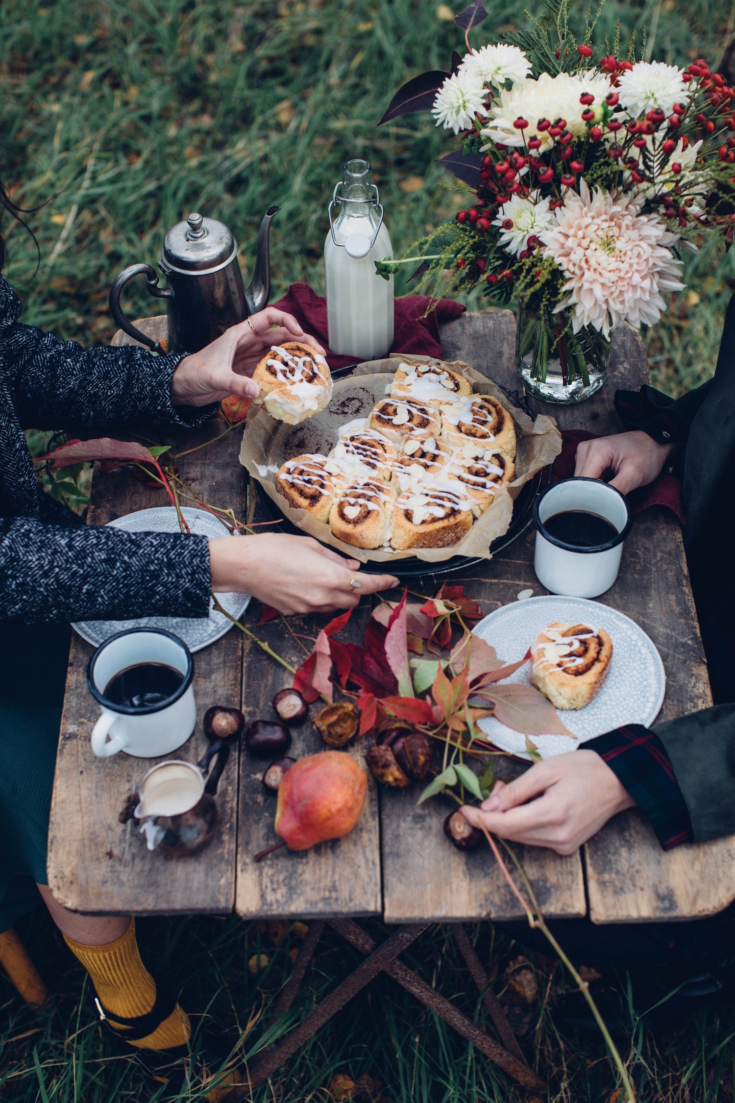 Taste this gluten free cinnamon rolls baked by Nora Eisermann and Laura Muthesius from Our Food Stories.