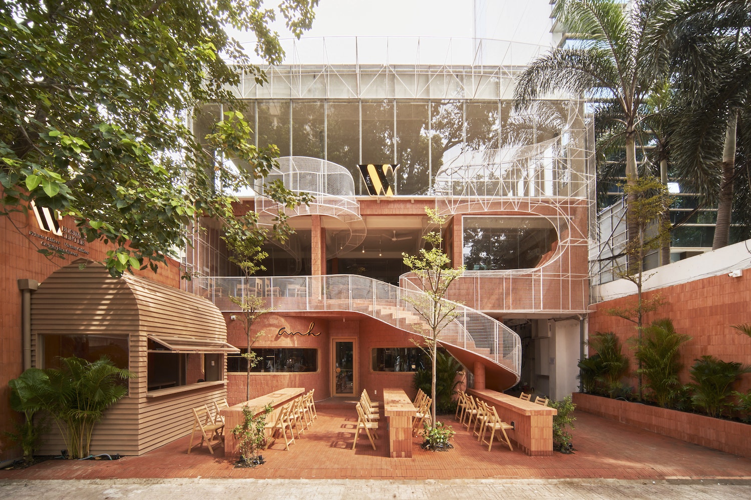 Anh Coffee Roastery’s flagship store, designed by Red5Studio, is located in the center of Ho Chi Minh City, presenting a unique and immersive experience that combines the beauty of the natural landscape with a modern and visually interesting design. Find out more about this project in Designing Coffee by Lani Kingston.