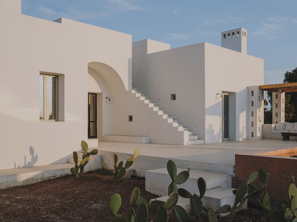 When Studio Andrew Trotter was approached to design a vacation home that felt like it belonged to the southern Italian region of Puglia, the practice had already proven it had a mastery of the local architecture. Though based in Barcelona, the studio had sensitively reinterpreted the traditional style for a country house, and they were invited to revisit this approach on a smaller, domestic scale for Villa Cardo. Discover more about the villa in The Mediterranean Home by gestalten.