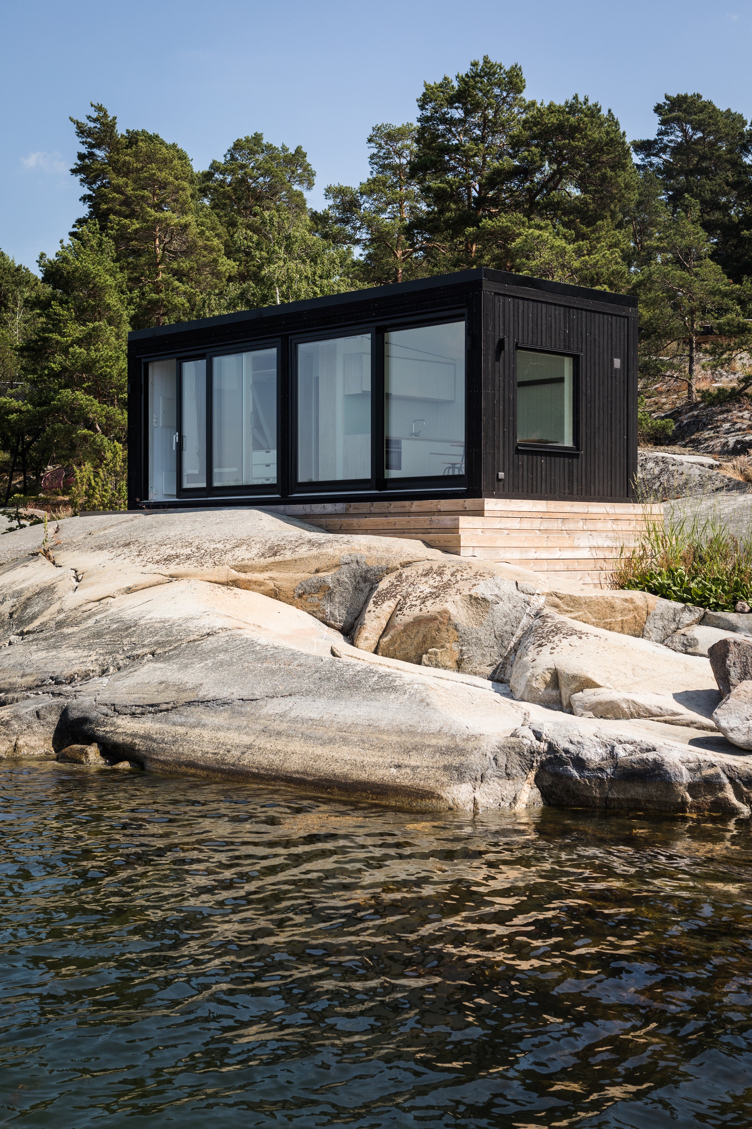 Constructed with the island’s elements in mind, the house itself faces towards the sun in the south and the sea views in the west, while the zigzag orientation of the three structures provides a central social platform that is sheltered from the island’s strong winds.