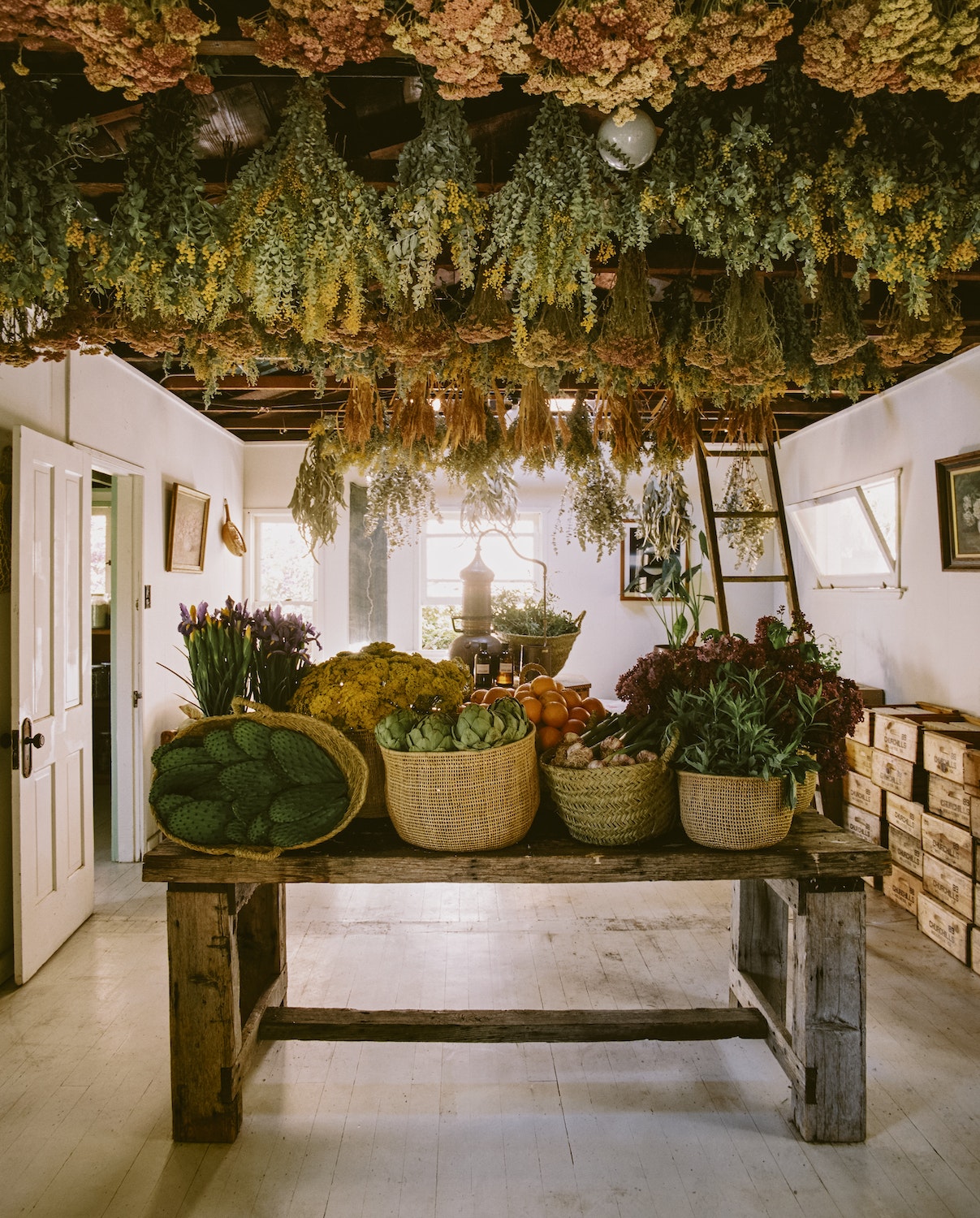 When Richard Christiansen bought the run-down Flamingo Estate in the hills of Los Angeles, he was drawn to its story. Hedonistic and alternative, the roots of Flamingo are still alive and well today. Discover the gardens of the Flamingo Estate in The Avant Gardens by John Tebbs.