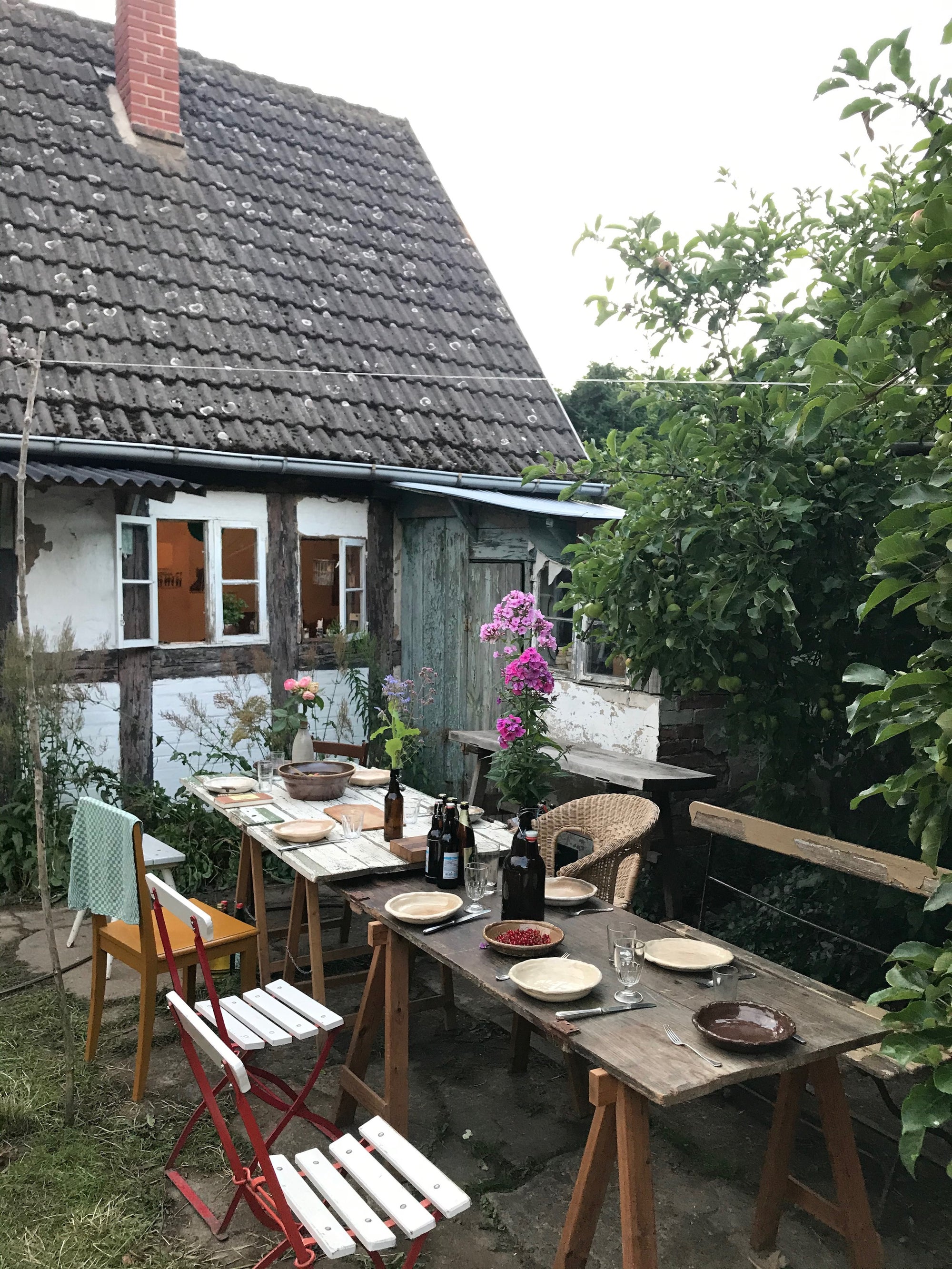 Learn from the silence and simplicity of this 200-year-old Timber-Frame Home in Country and Cozy by gestalten