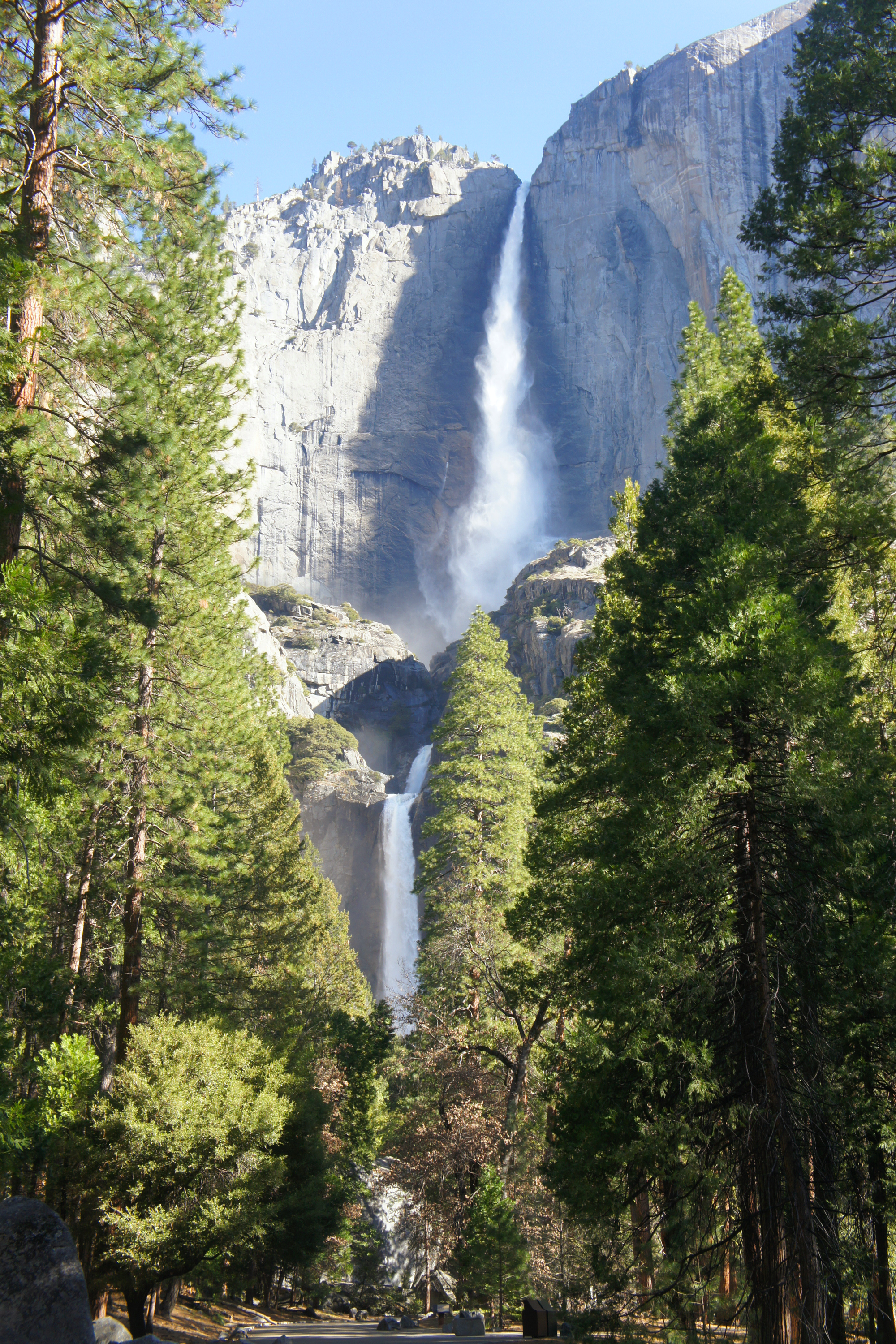 An icon of America’s majestic beauty, Yosemite attracts visitors and mountaineers with its quiet grandeur, massive cliffs, and mighty waterfalls. The park’s highest waterfall, Yosemite Falls, plunges more than 2,425 feet (739 m). Discover more facts about the Yosemite National Park in The Parklands a book by gestalten and Parks Project.
