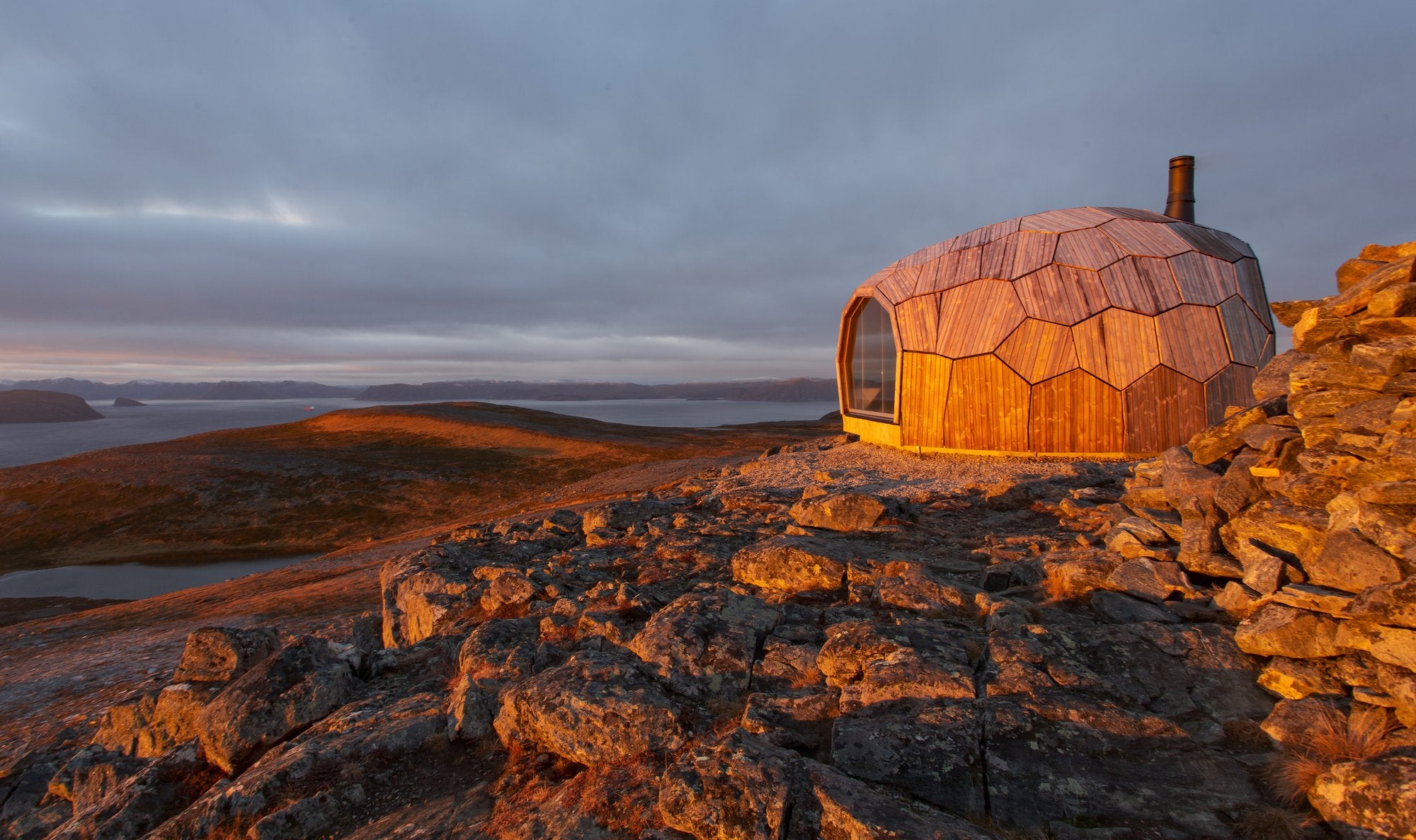 Varden by SPINN Arkitekter / Format Engineers Hammerfes in Norway is a wooden shelter for spotting the stars.